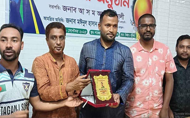 জাতীয় ক্রিকেট দলের সাবেক খেলোয়াড়কে সংবর্ধনা